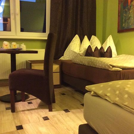 ורשה Mika Rooms Raclawicka 144 & Wislicka 3 Studio - Adults Only מראה חיצוני תמונה