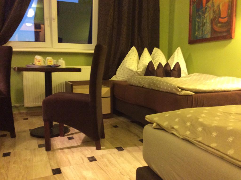 ורשה Mika Rooms Raclawicka 144 & Wislicka 3 Studio - Adults Only מראה חיצוני תמונה